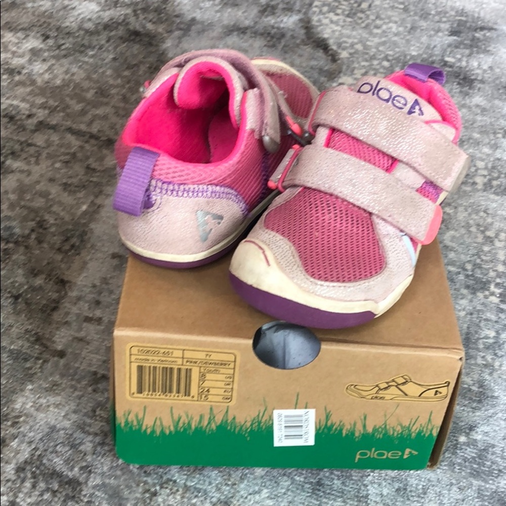 Toddler girl size 8 Plae shoes